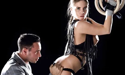 Спортсменка с шикарной грудью трахается с красивым парнем ради фетиша