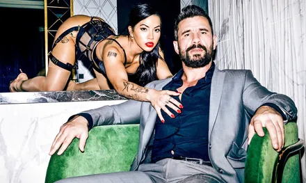 Азиатка в красивом белье сходит с ума от секса с этим мужчиной