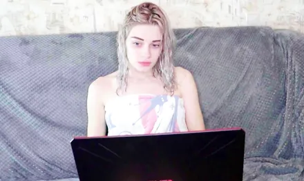 Русская красотка знакомится с парнем из Тиндера только ради секса на один вечер