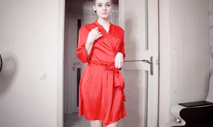 Впустила в гости молодого соседа и изменила парню, когда его не было дома