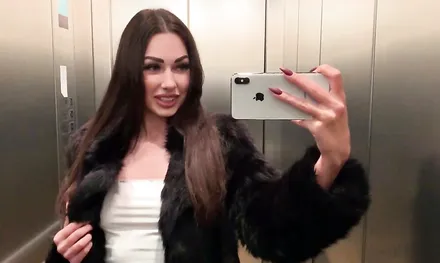 Красотка быстро насосала на новый Айфон и осталась довольна!