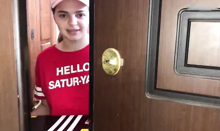 Курьерша принесла посылку и оказалась, что это не то что нужно!