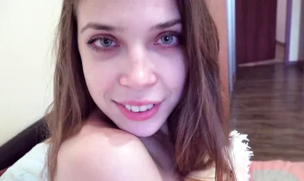 Сводная сестра с голубыми глазами красиво потрахалась с братом