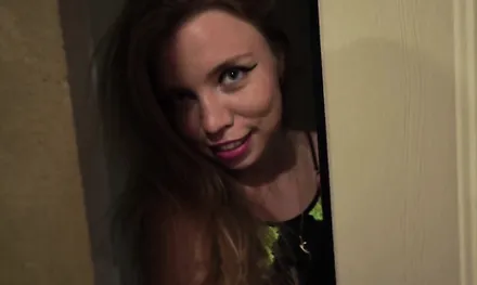 Зашла к соседу за отверткой и изменила мужу за одно!