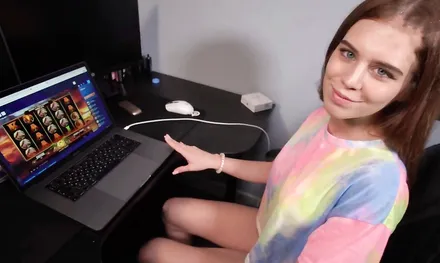 Может хватит играть? хочешь расслабиться с моим членом?