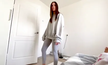 Сводная сестра чпокнулась с братом, когда дома никого не было