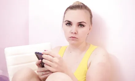 Секс со сводной сестрой-пышкой в порно с разговорами