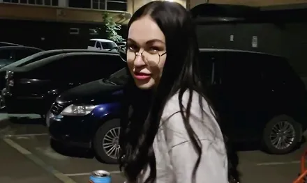 Русская незнакомка не любит пить пиво, за то любит хорошо потрахаться!