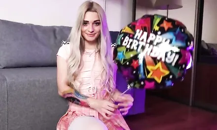 Сводная сестра получила на День рождения самый лучший подарок!