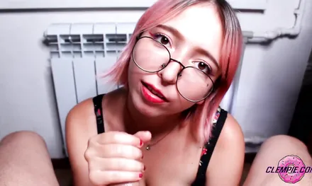 Жена друга делает мне минет и реально доводит меня до оргазма!