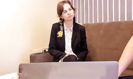 Русская студентка зашла к преподу домой пересдать зачет!