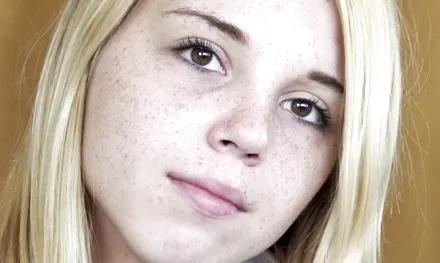 Конопатая блондинка попала на порно кастинг Вудмана и пробует себя в порно - первый раз!