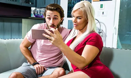 Мама лучшего друга захотела секса и решила соблазнить парня на секс!