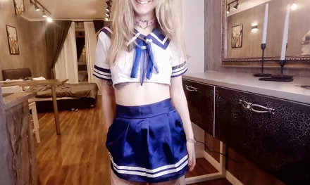 Пригласила к себе в гости доставщика и стала приставать к нему, пока дома ник ого не было!