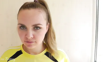 Молодая русская киска позвала соседа-тренера на тренировку в домашних условиях и занялась с ним сексом!