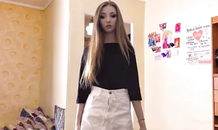 Думал просто подрочит на любимое порно, а тут вернулась подруга!