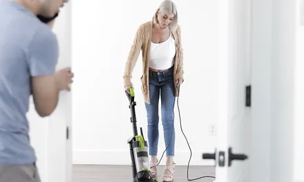 Захотел секса с мачехой, когда она убирала в доме