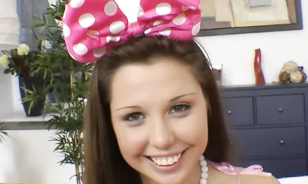 Ты очень милая и у тебя красивые глаза!