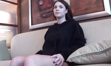 Милашка призналась что у нее было много парнтнеров