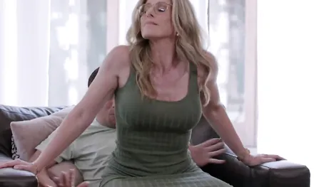 Милфа за 40 хотела секса и получила его