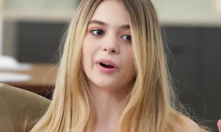 Красивый секс втроем с симпатичными девушками