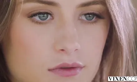 Красавица знала, что все не правильно, но все равно сделала это...