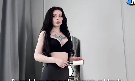 Милфа видела как парень смотрел на ее задницу и спросила прямо - ты хочешь секса?