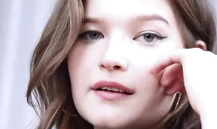 Групповой секс с красоткой после работы