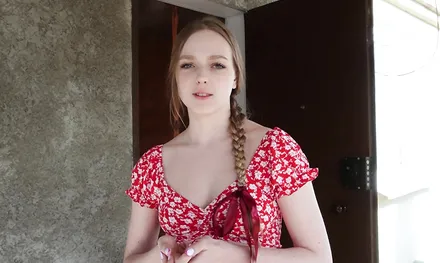 Милая деревенская девушка познакомилась с парнем из города