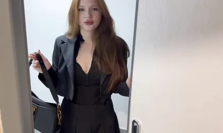 Сосед у тебя соль есть? А жена дома?