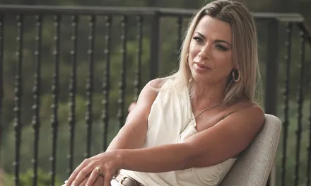 Жена-милфа захотела секса втроем с мужем и соседкой