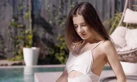 Милашка изменяет мужу, пока тот в командировке