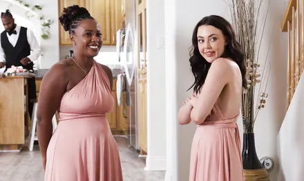 Супер анальный секс на кухне довел девушку до оргазма