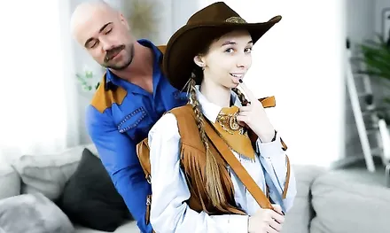 Она любит не только скакать на члене но и....