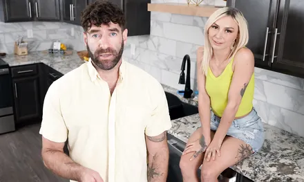 Отчим и падчерица крутят шуры-муры у всех за спиной