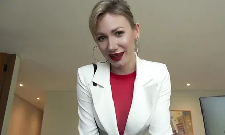 Милфа выполняет работу секретарши в приватной фирме