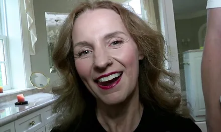 Зрелая женщина за 40 показала свой зрелый опыт в сексе