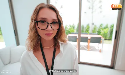 Милая девушка риэлтор показала не только дом, но и трахулась с клиентом