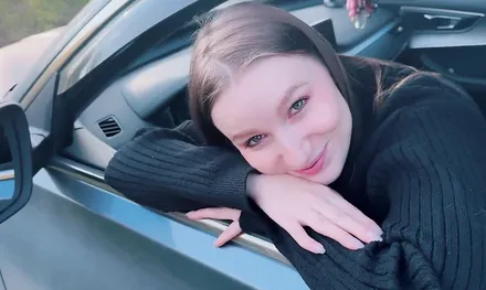 Минет на природе и секс в машине с молодой подругой