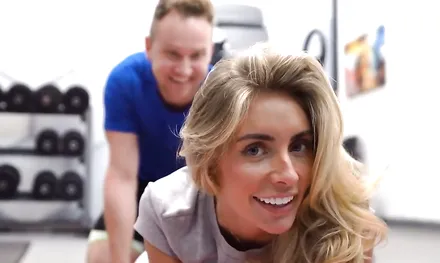 Красивая милфа изменяет мужу со своим тренером по фитнесу