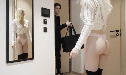 Милашка заказала пиццу и заодно трахнулась с доставщиком