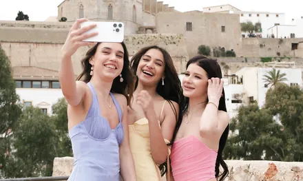 Очень красивый секс с тремя жаркими подругами