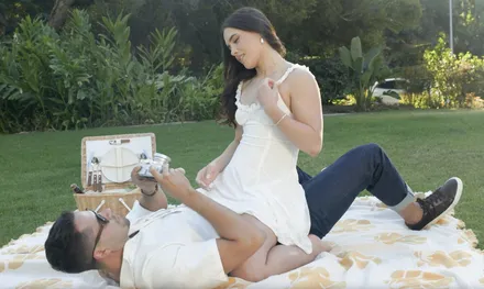 Красивый секс милой девушки и фотографа